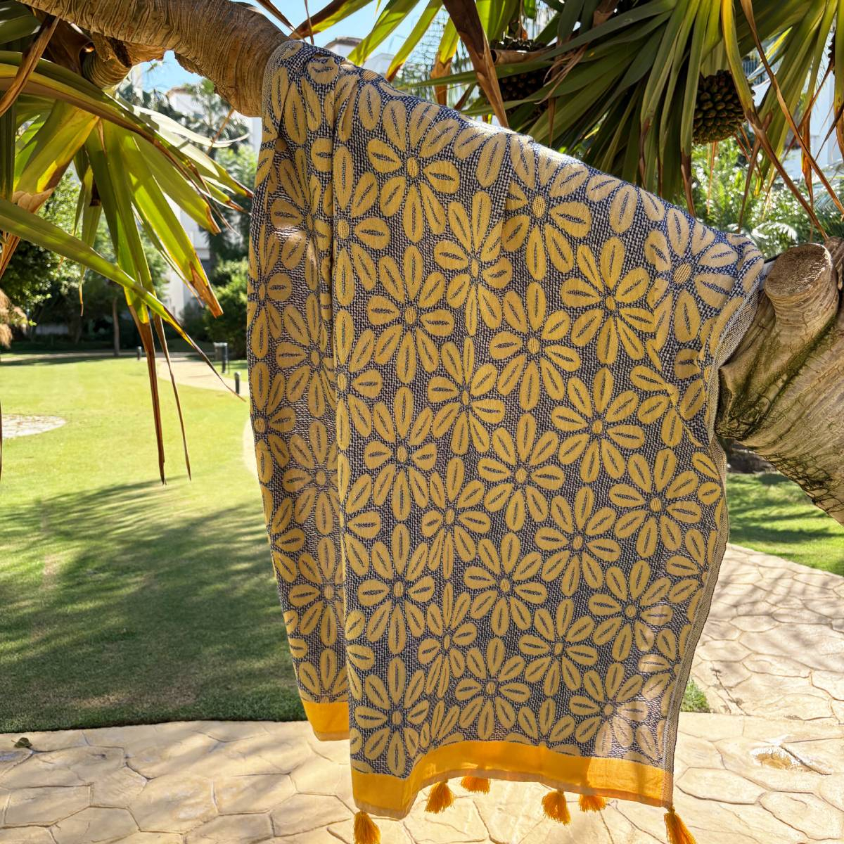Hamamdoek Daisy Yellow - Dark Blue